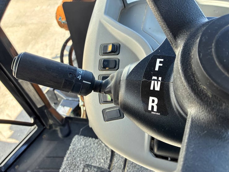 2019-case-580sn-image-77