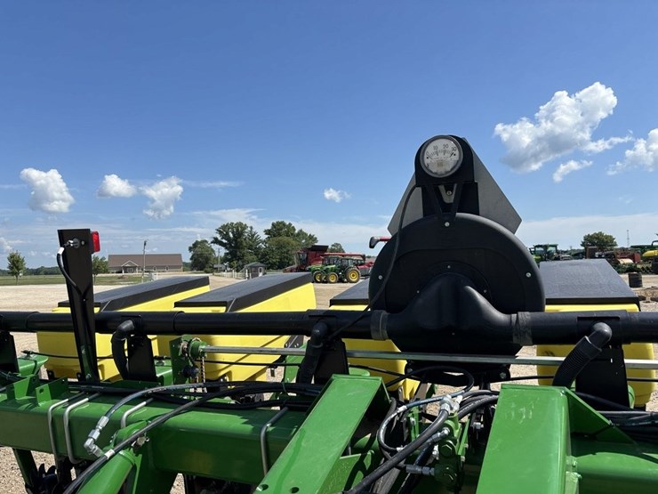 john-deere-1785-image-31