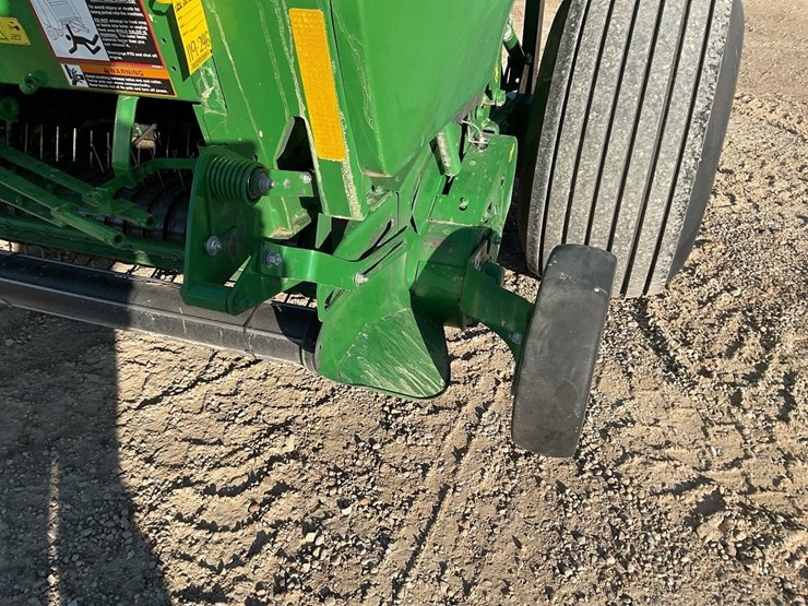 john-deere-560m-image-32