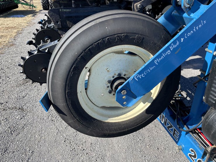 1998-kinze-2600-image-18