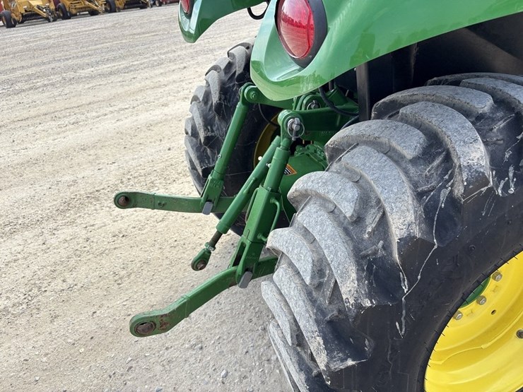 john-deere-3039r-image-16
