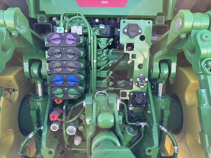 john-deere-8r-410-image-25