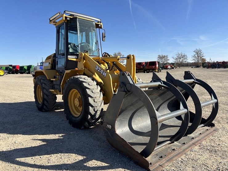 2003-deere-324h-image-7