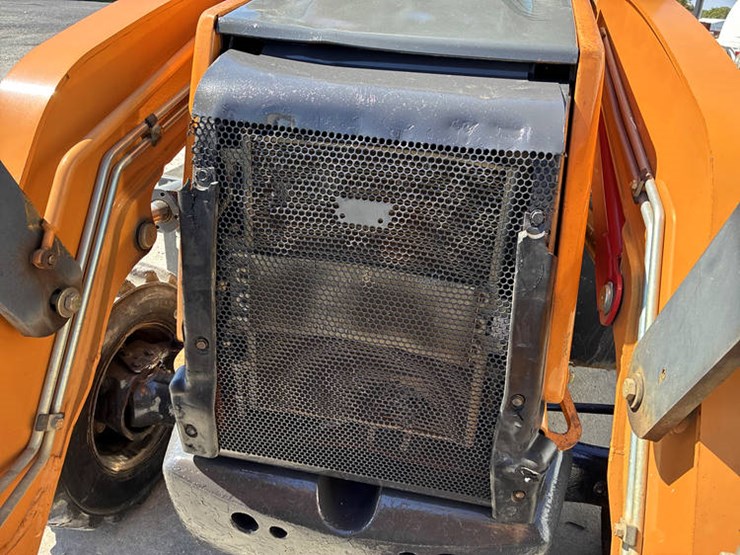 2019-case-580sn-image-24