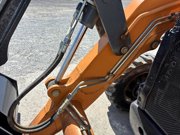 2019-case-580sn-image-23