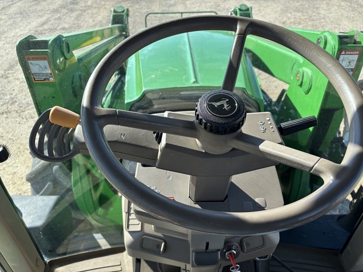 john-deere-6125m-image-39