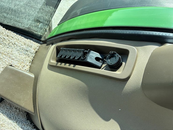 john-deere-8320r-image-81