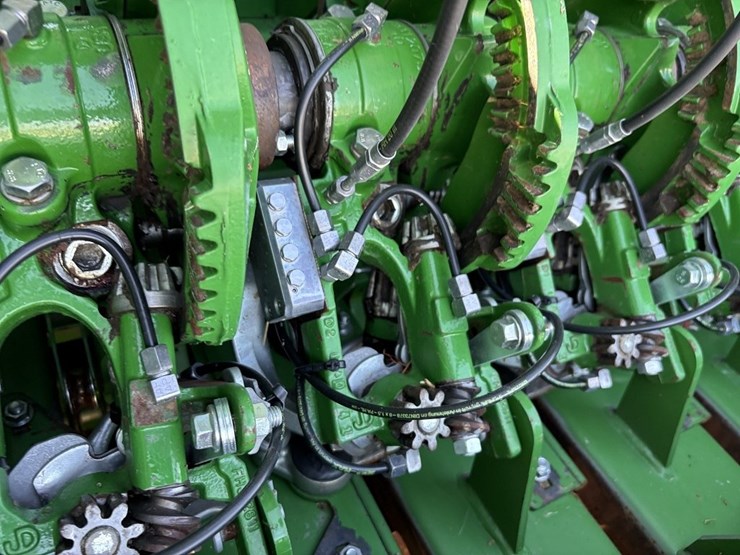 john-deere-l341-image-33