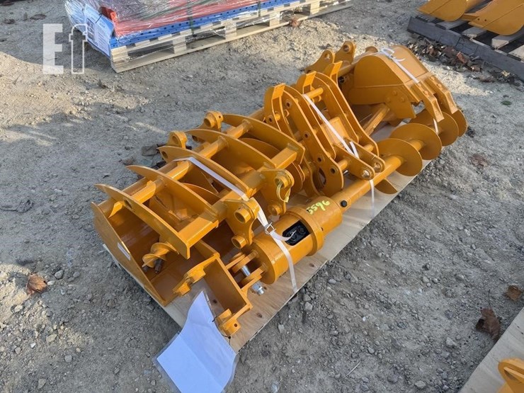 qty-(8)-cat-301-excavator-attachment-image-1