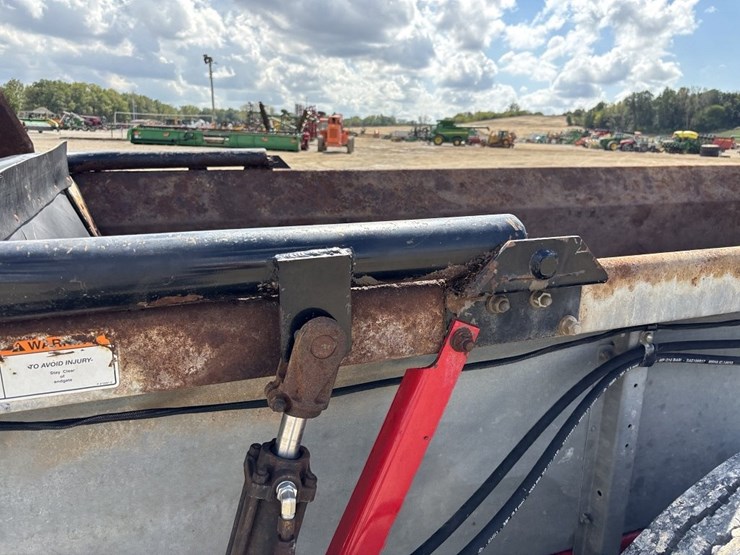 massey-ferguson-3732-image-22