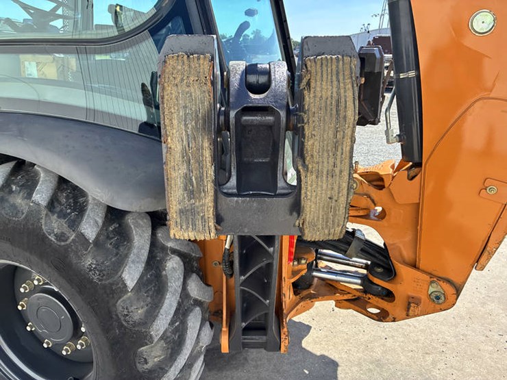 2019-case-580sn-image-33