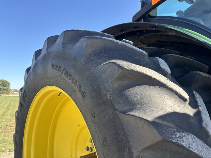 john-deere-8285r-image-19