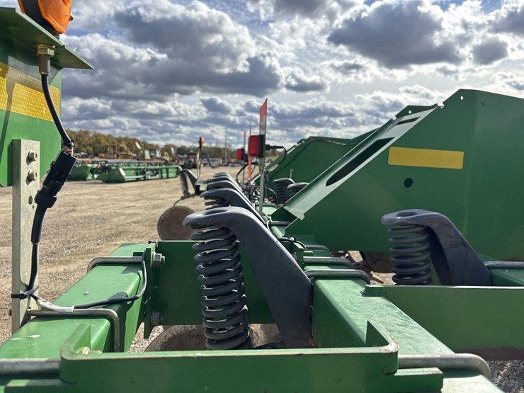 john-deere-2700-image-25