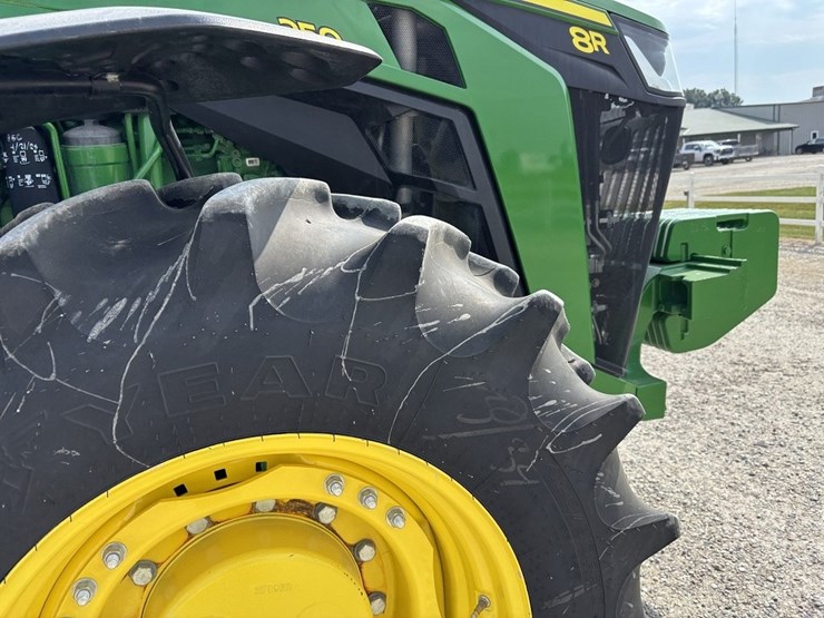 john-deere-8r-250-image-14