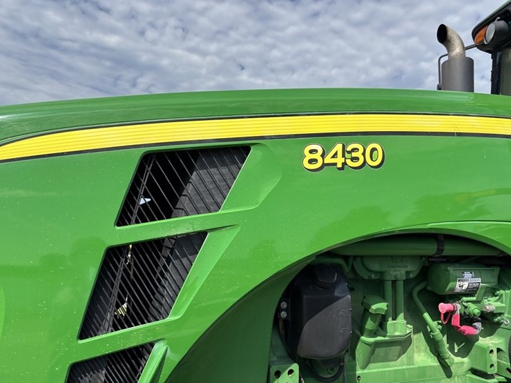 john-deere-8430-image-34