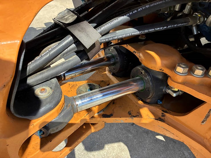 2019-case-580sn-image-45