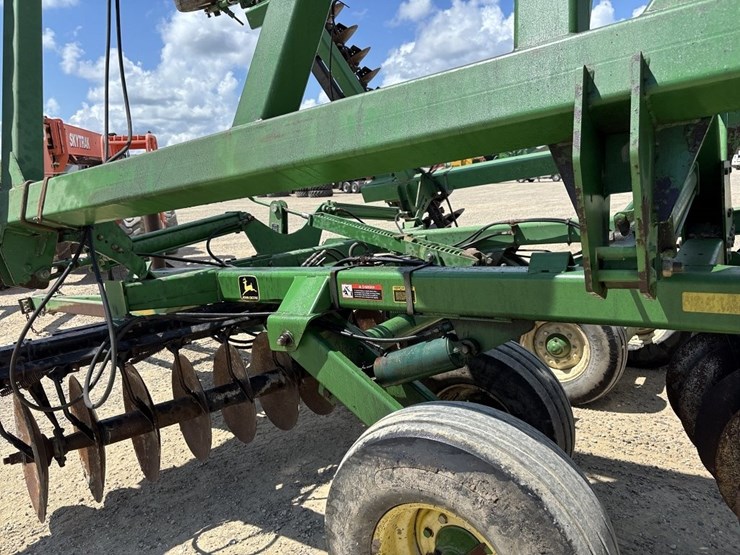 john-deere-637-image-30