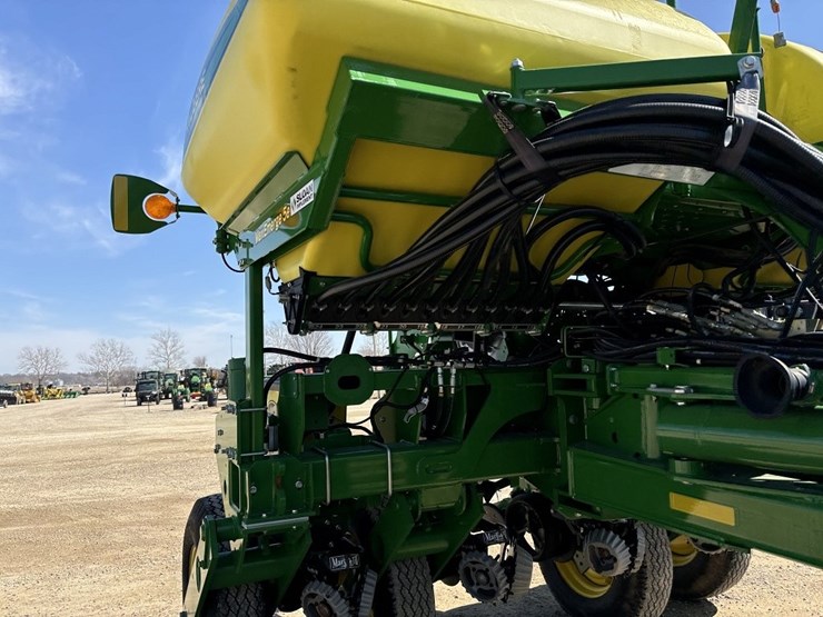 2017-john-deere-1775nt-image-35