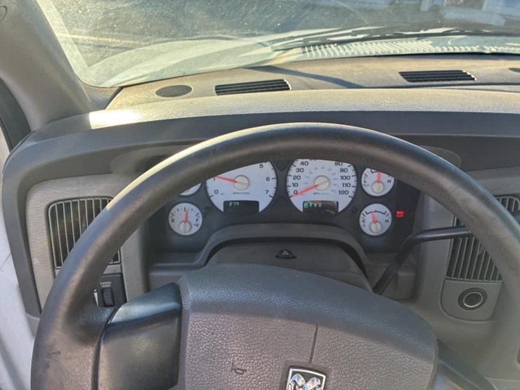 2005-dodge-ram-2500-image-12