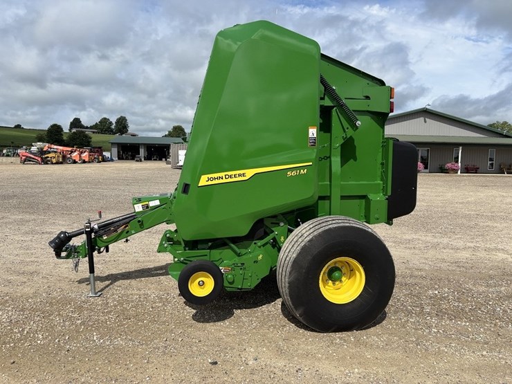2024-john-deere-561m-image-2