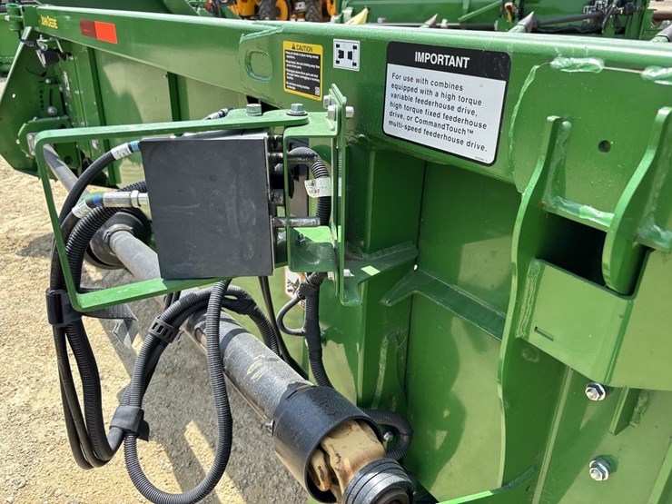 2022-john-deere-c12r-image-22