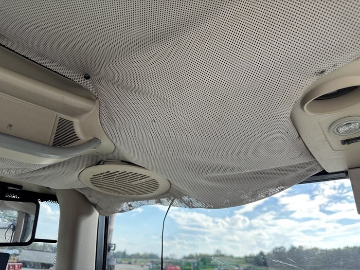 john-deere-7320-image-52