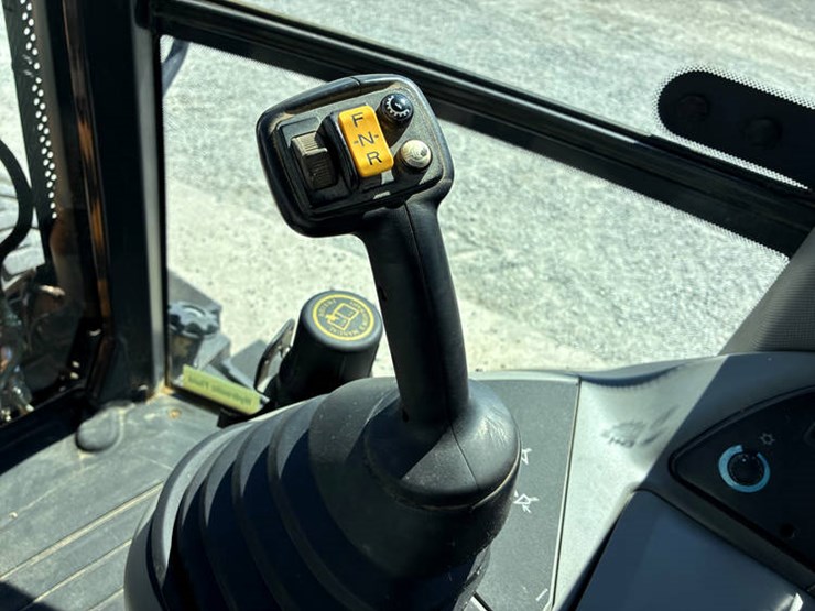 2019-case-580sn-image-81