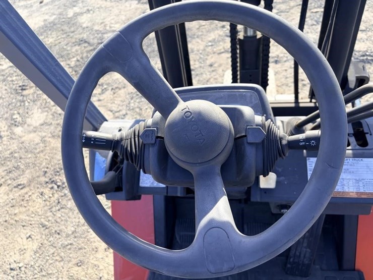 2005-toyota-2fgcu20-forklift-truck-image-17