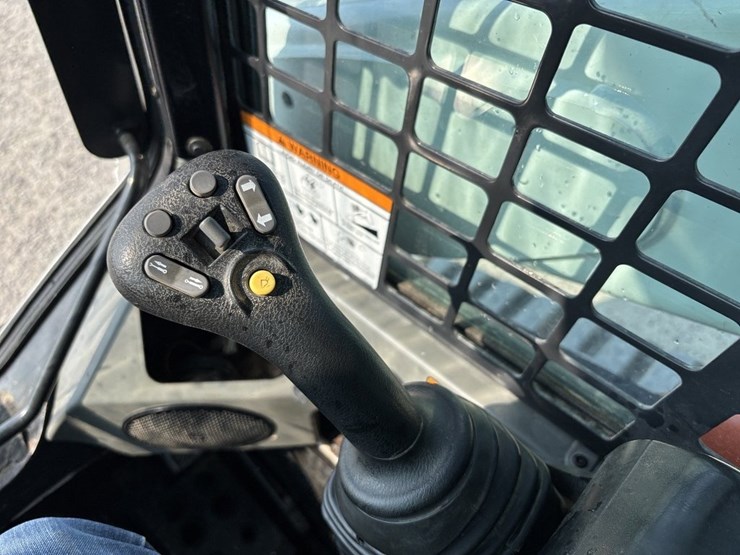 bobcat-t750-image-35