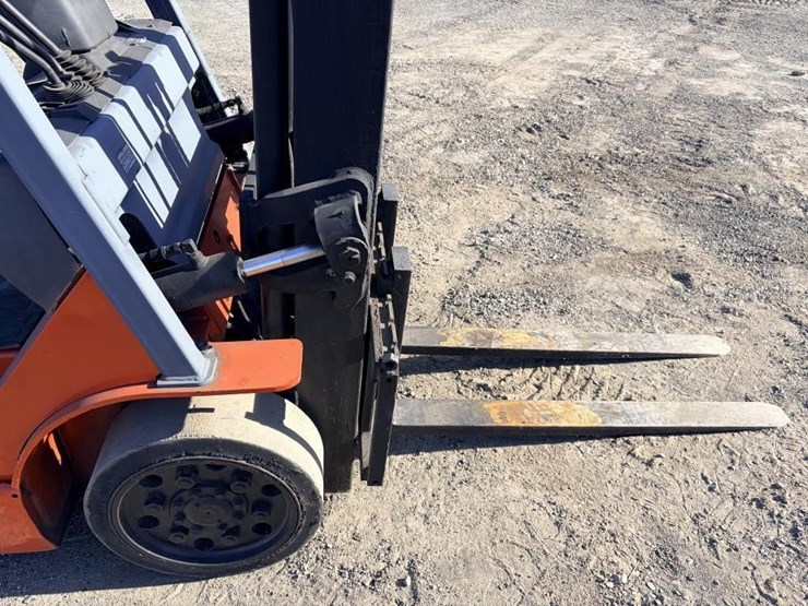 2005-toyota-2fgcu20-forklift-truck-image-6