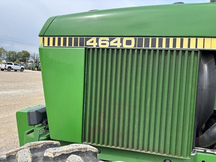 john-deere-4640-image-32