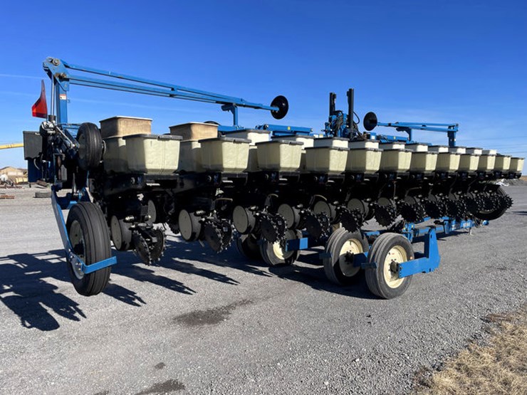 1998-kinze-2600-image-3