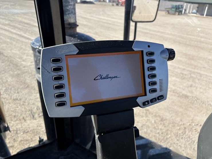 challenger-765e-track-tractor-image-49