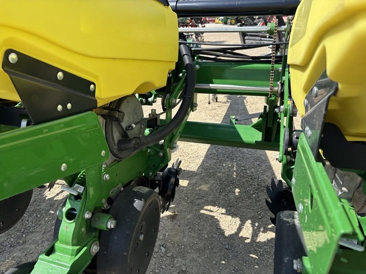 john-deere-1785-image-15