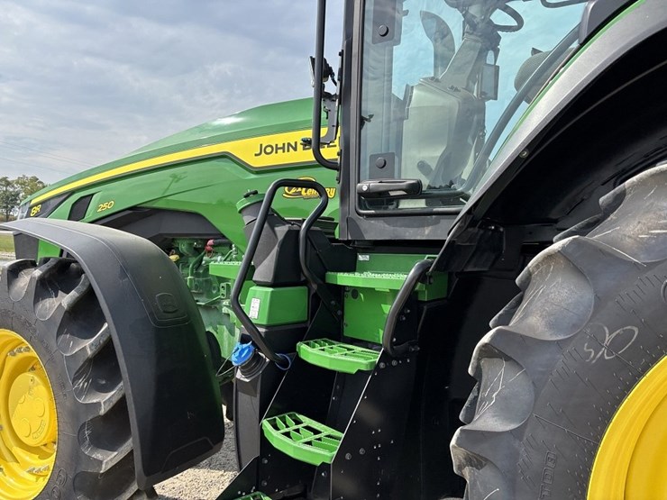 john-deere-8r-250-image-29