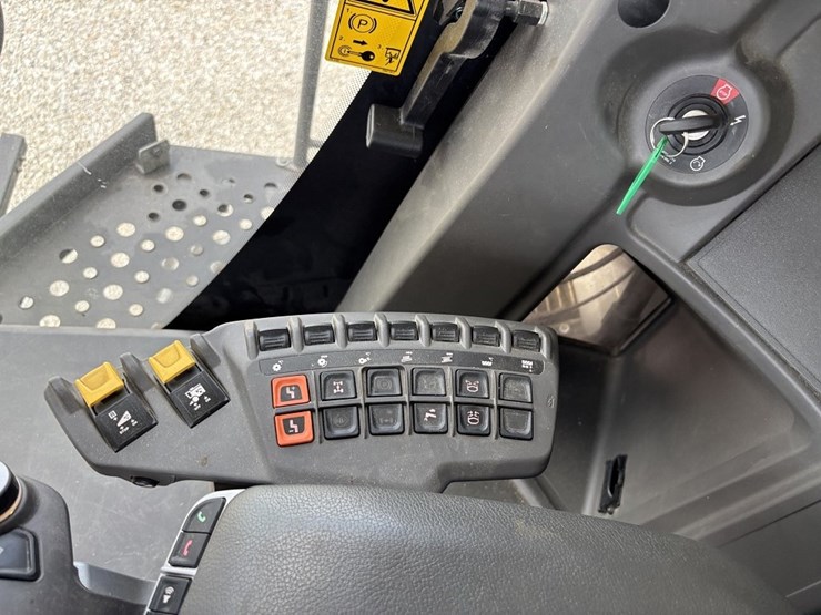 claas-lexion-8600tt-image-44