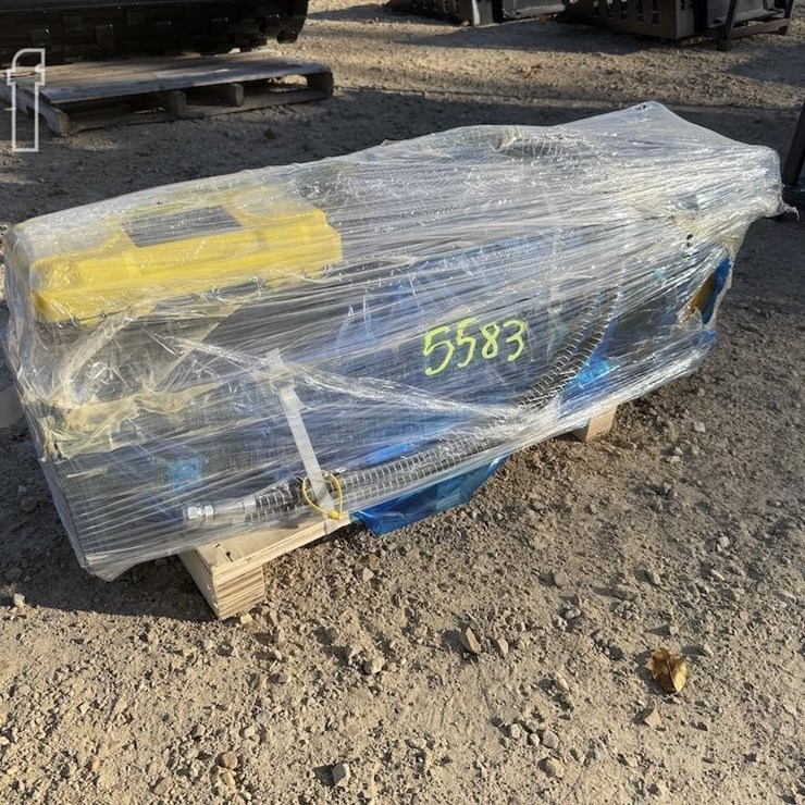 SILENT TYPE HYDRAULIC BREAKER