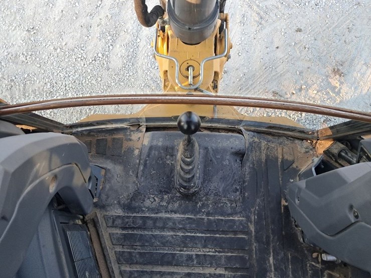 2022-deere-410l-image-42