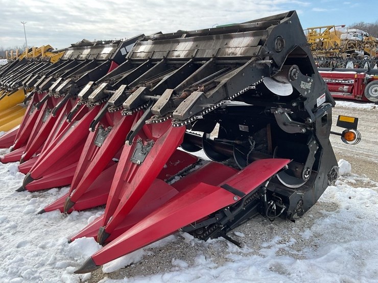 2015-harvestech-12-row-folding-corn-head-image-2