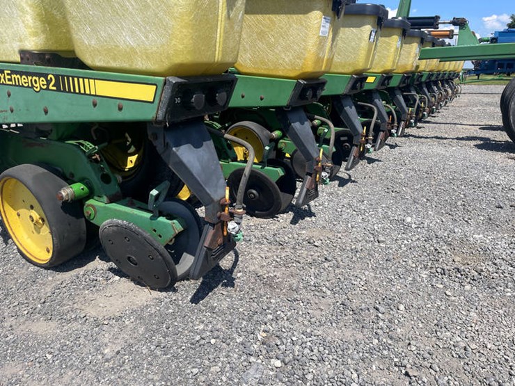 john-deere-7300-image-10