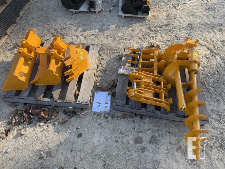 qty-(8)-cat-301-excavator-attachment-image-1