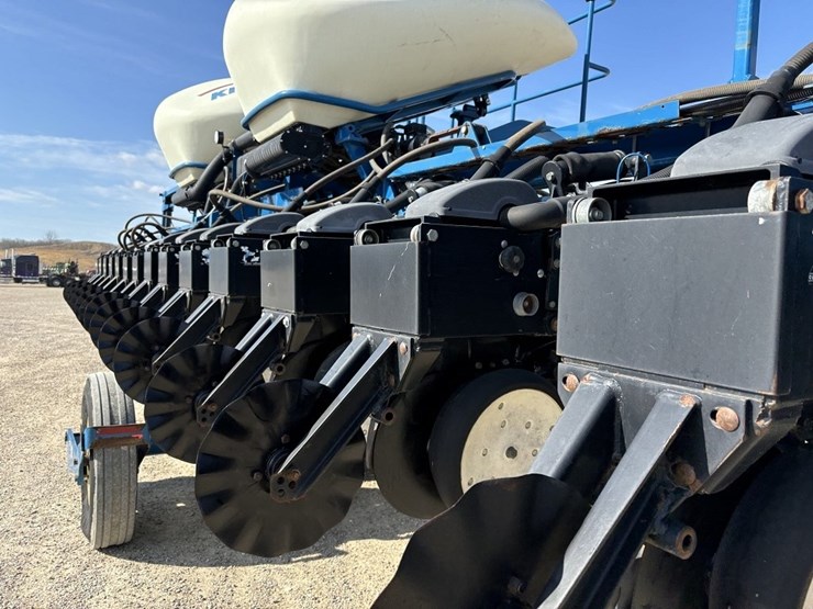 2010-kinze-3660-image-21