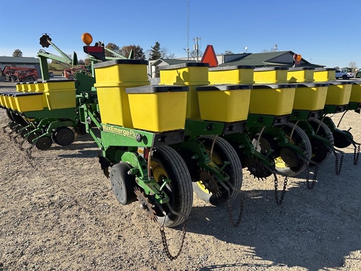 1997-john-deere-1770-image-3