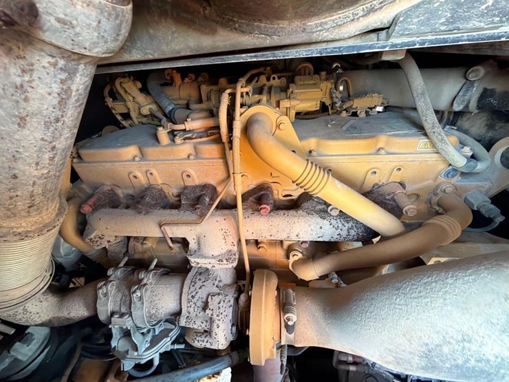 2018-caterpillar-938-image-8