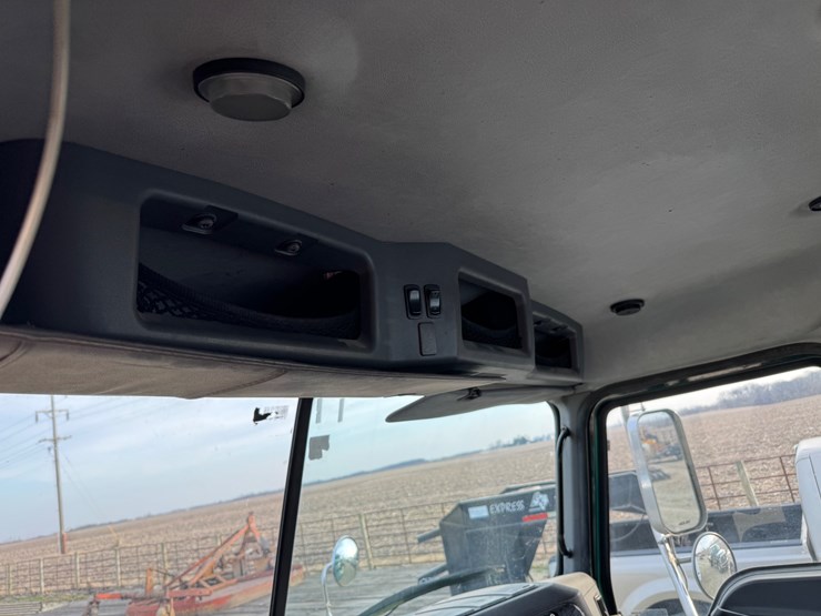 #145-•-mack-single-axle-image-15