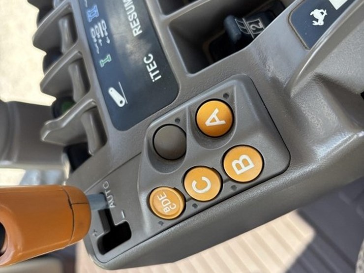 john-deere-7215r-image-49