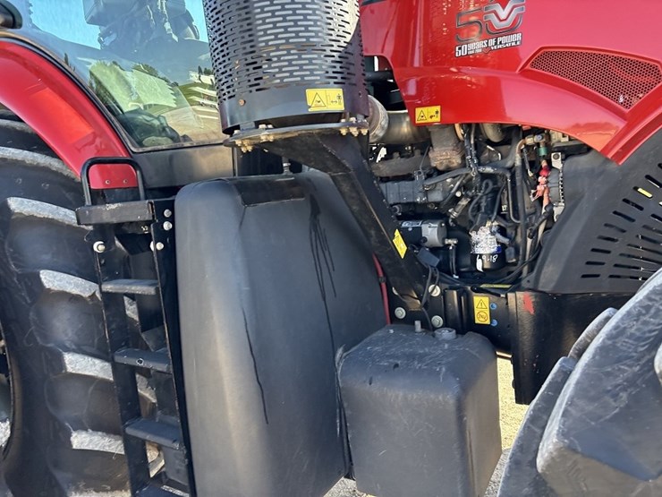 2015-versitle-310-mfwd-tractor-image-13