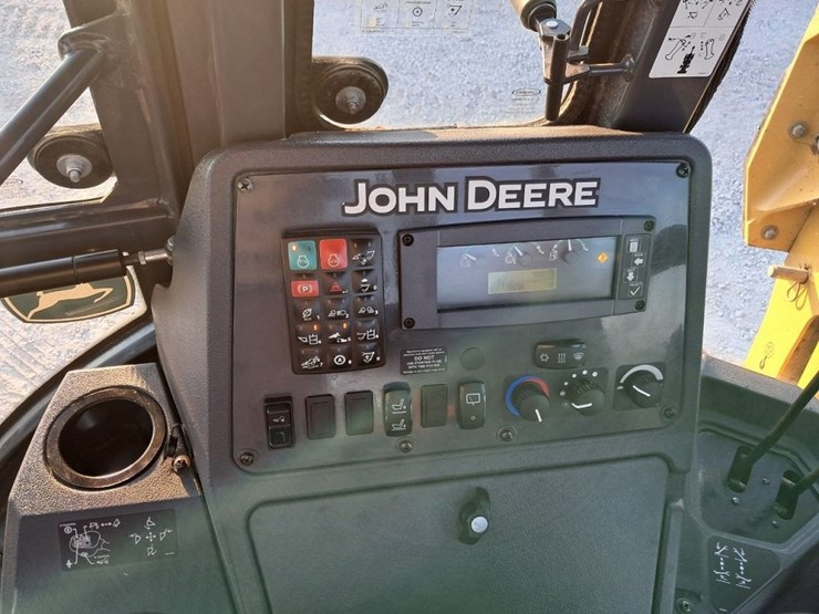 2022-deere-410l-image-21