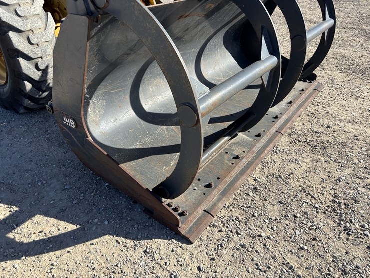 2003-deere-324h-image-8