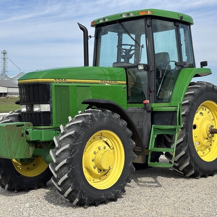 JOHN DEERE 7700